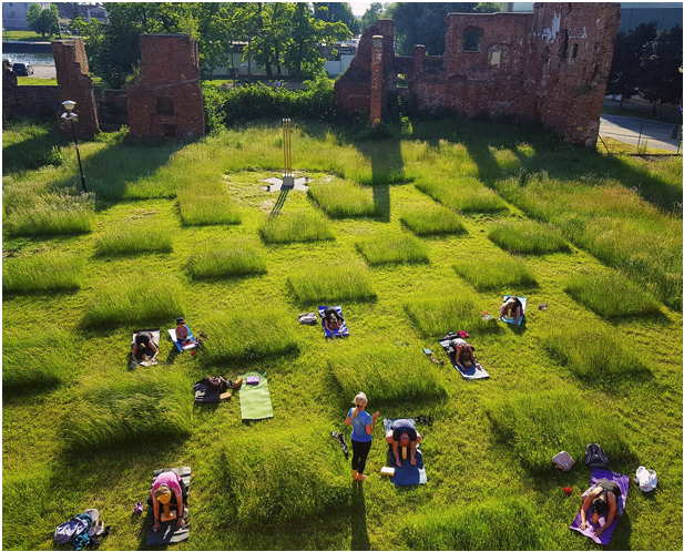 Checkerboard lawn for social distancing