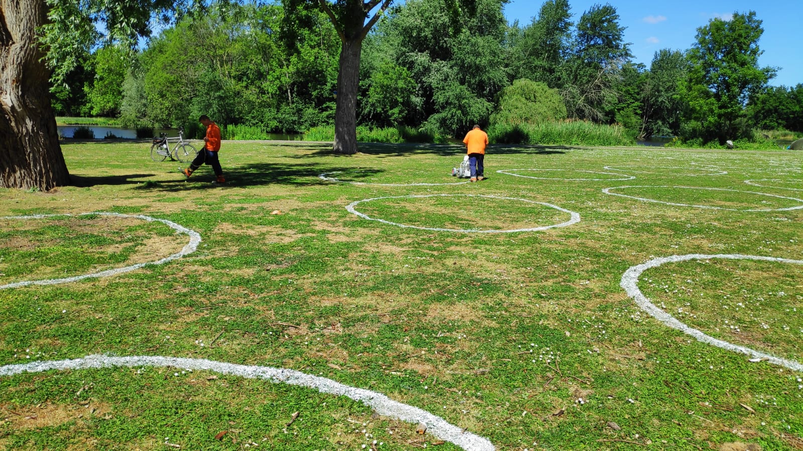 Beatrixpark and Maasboulevard distancing circles